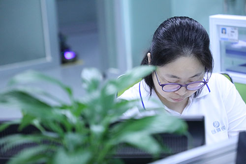 深圳全自動點(diǎn)膠機(jī)廠家