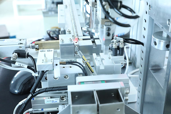 專業(yè)點(diǎn)膠機(jī)廠家