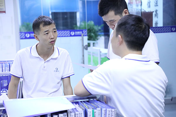 深圳全自動點(diǎn)膠機(jī)廠家